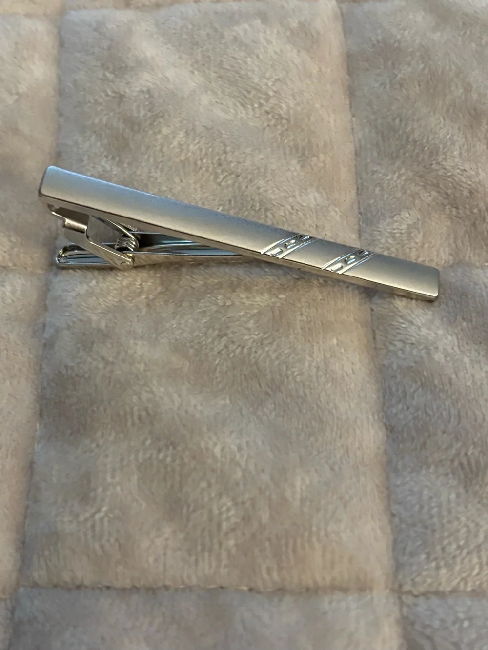 Silver Tie Bar and Pink Round Cufflinks Set Men’s